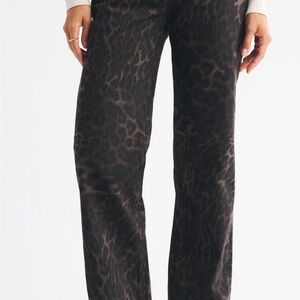 Abercrombie High Rise 90s Relaxed Leopard Print Jean